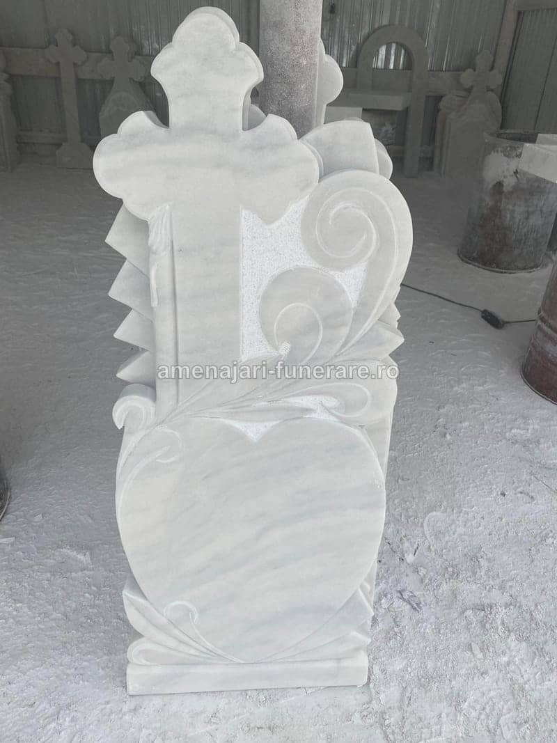 Cruce marmură cu sculpturi 003 - cruce marmură pentru monument funerar la amenajari-funerare.ro