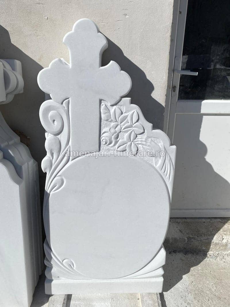 Cruce marmură elegantă model 011 - cruce marmură pentru monument funerar la amenajari-funerare.ro