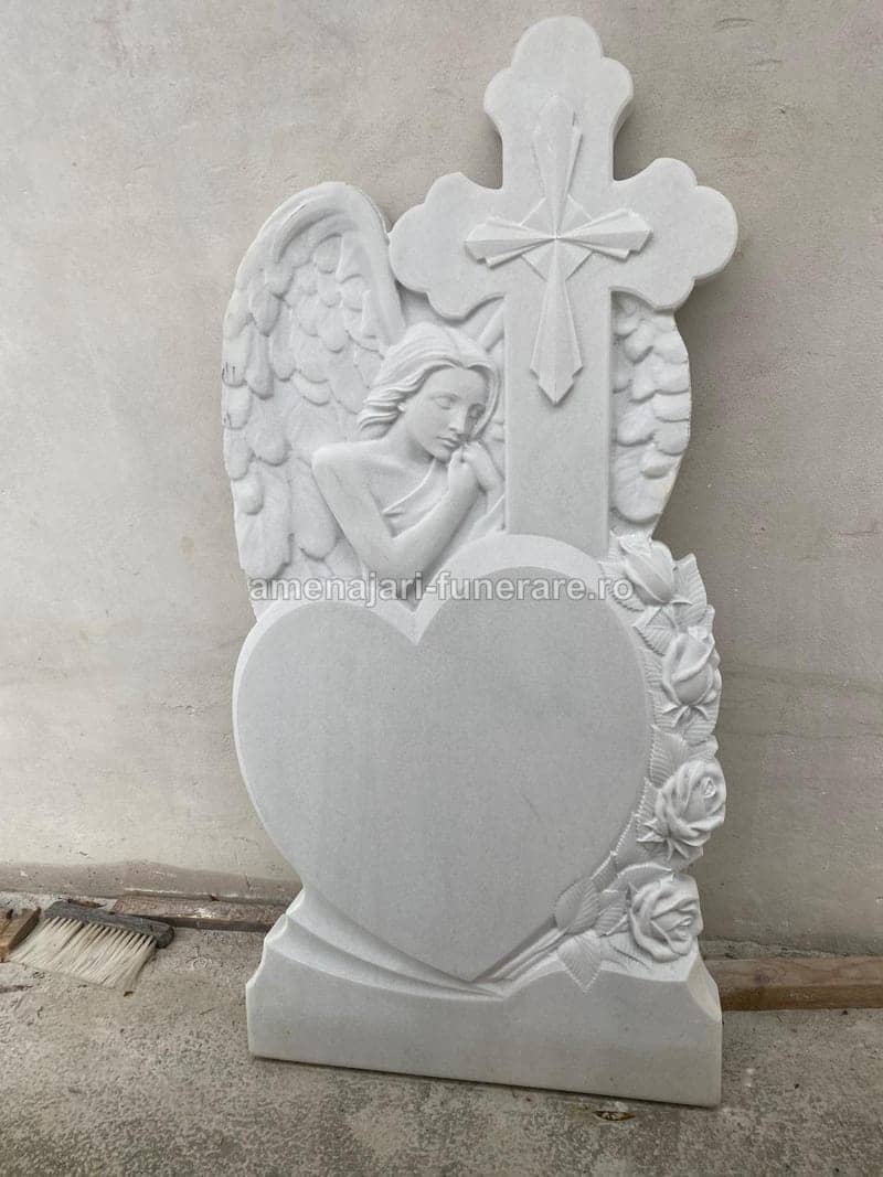 Cruce marmură cu sculpturi 018 - cruce marmură pentru monument funerar la amenajari-funerare.ro