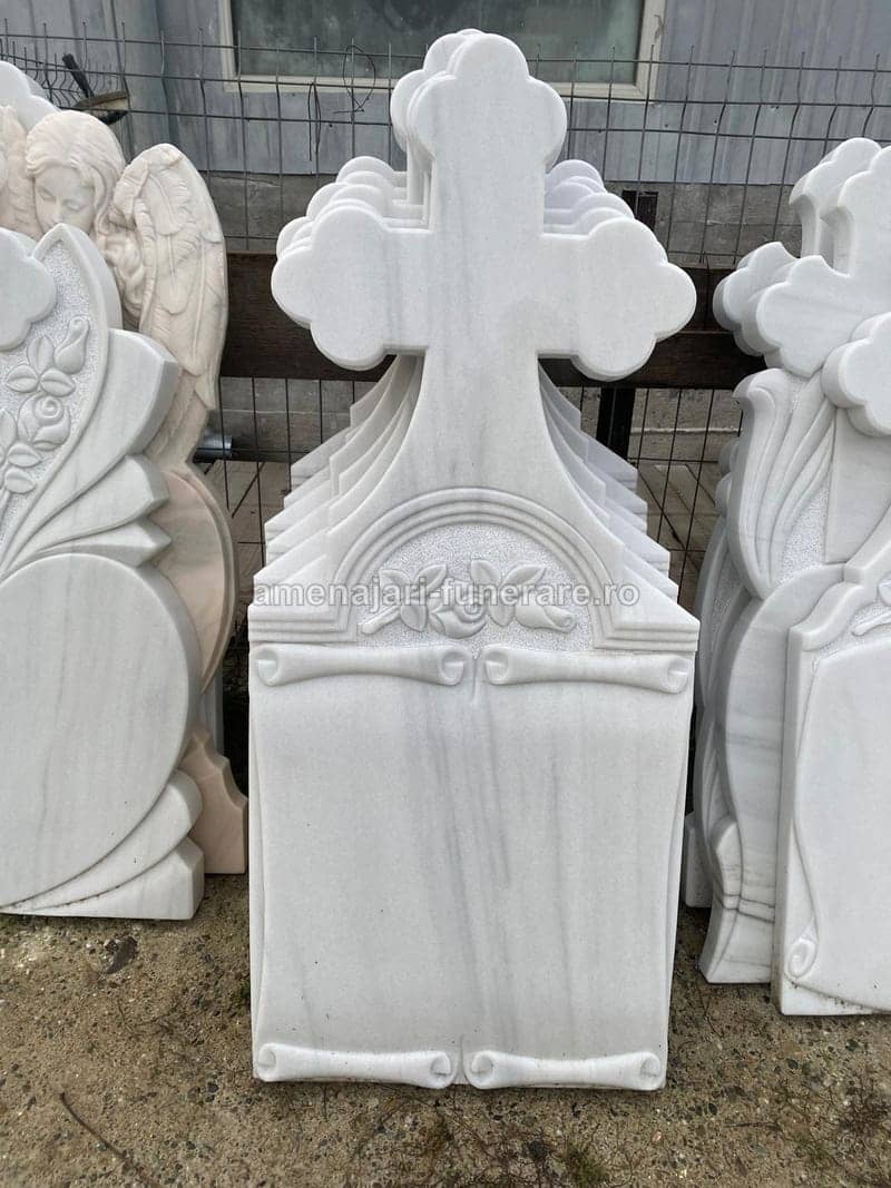 Cruce marmură cu sculpturi 028 - cruce marmură pentru monument funerar la amenajari-funerare.ro