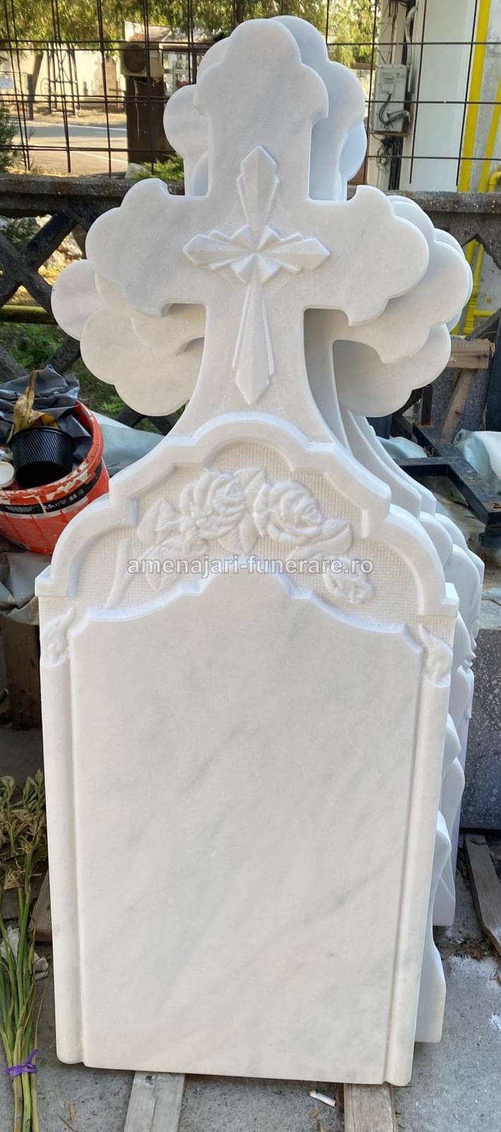 Cruce marmură elegantă model 061 - cruce marmură pentru monument funerar la amenajari-funerare.ro