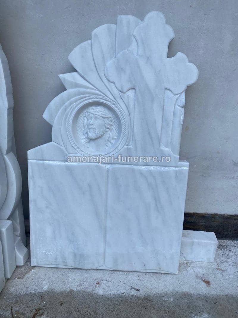 Cruce marmură cu sculpturi 063 - cruce marmură pentru monument funerar la amenajari-funerare.ro
