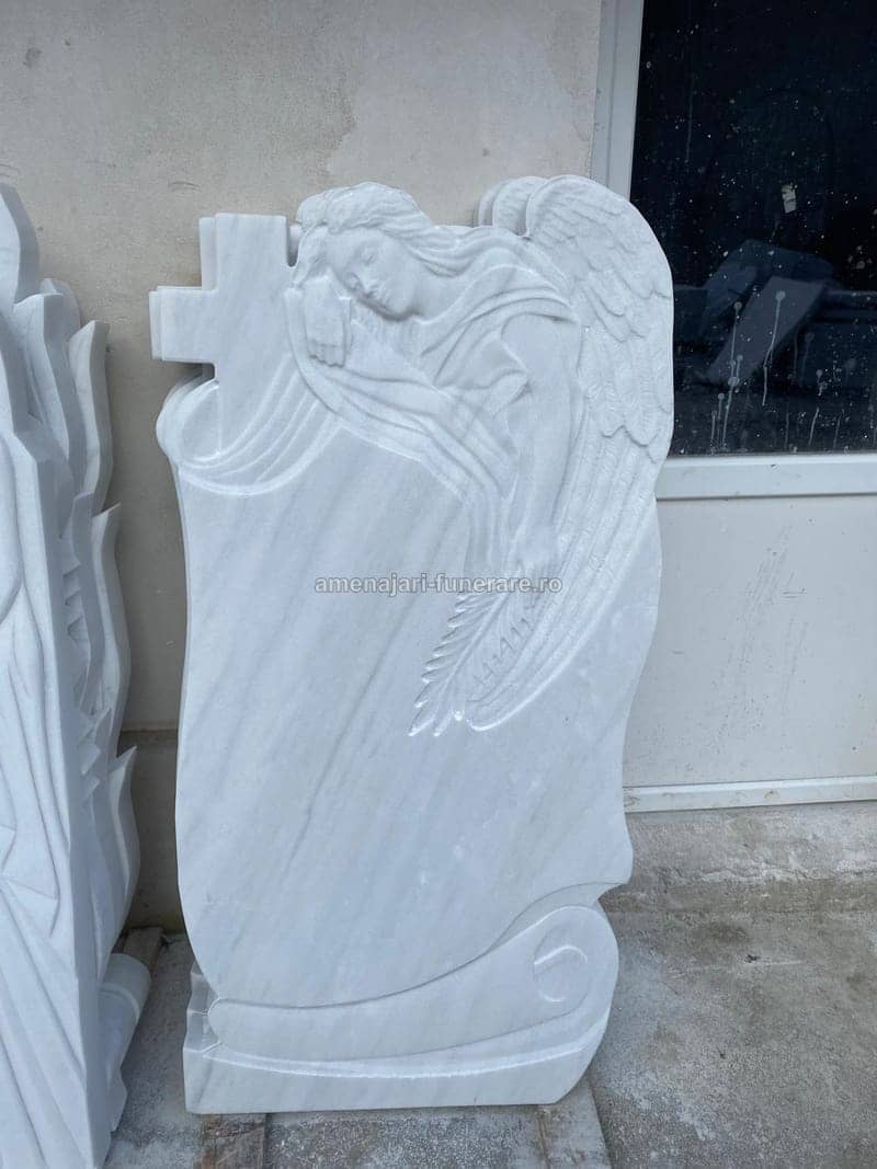 Cruce funerară din marmură albă, model 20 - lucrare realizată de amenajari-funerare.ro