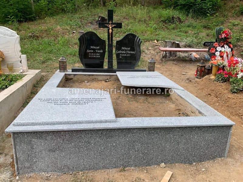 Monument complet cu accesorii 005 - monument funerar granit ansamblu complet la amenajari-funerare.ro