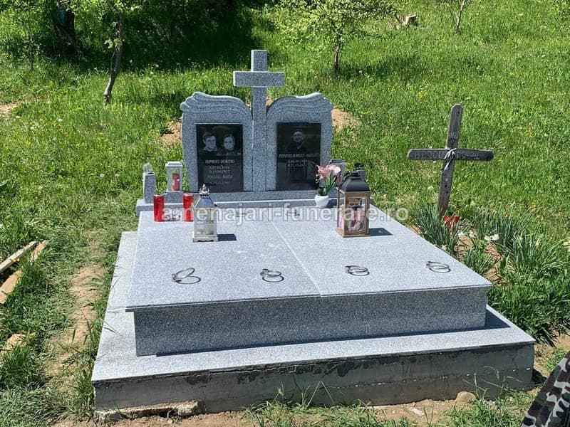 Monument complet cu accesorii 020 - monument funerar granit ansamblu complet la amenajari-funerare.ro
