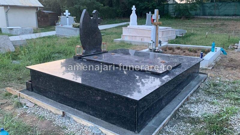 Monument funerar complet 026 - monument funerar granit ansamblu complet la amenajari-funerare.ro