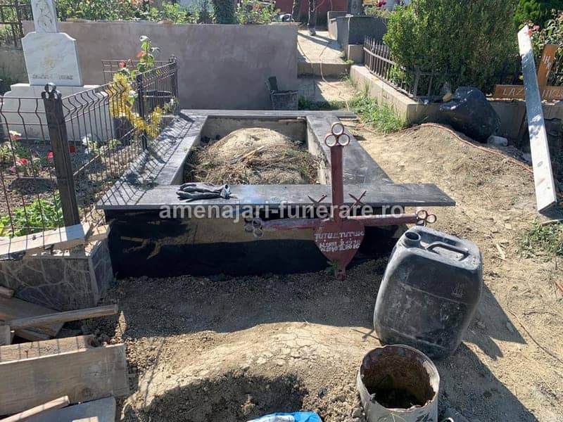 Monument ansamblu premium 028 - monument funerar granit ansamblu complet la amenajari-funerare.ro