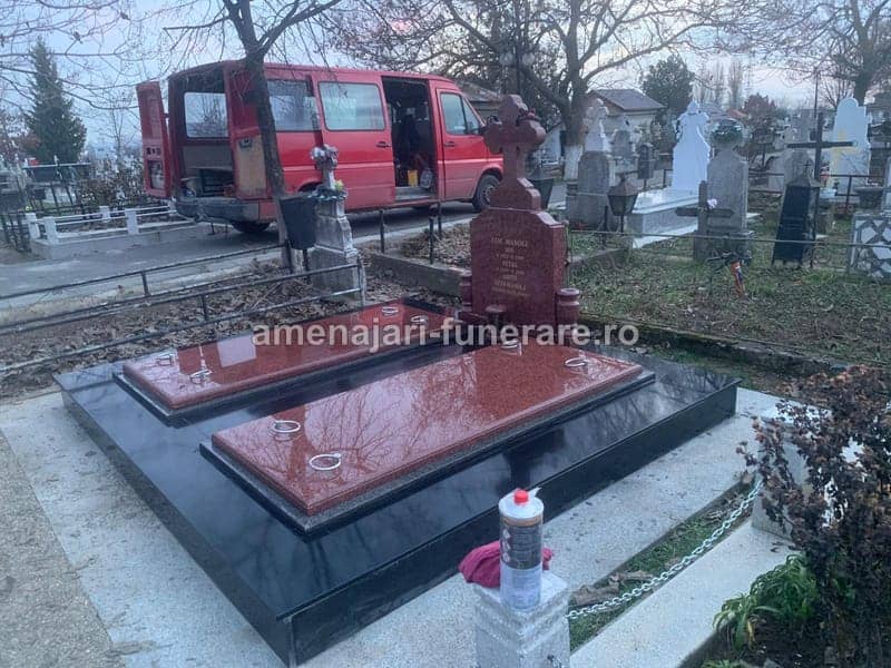 Monument ansamblu premium 043 - monument funerar granit ansamblu complet la amenajari-funerare.ro