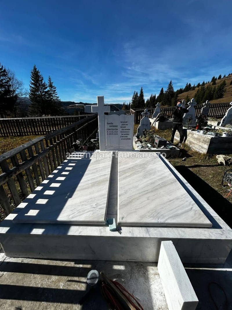 Monument complet cu accesorii 050 - monument funerar granit ansamblu complet la amenajari-funerare.ro