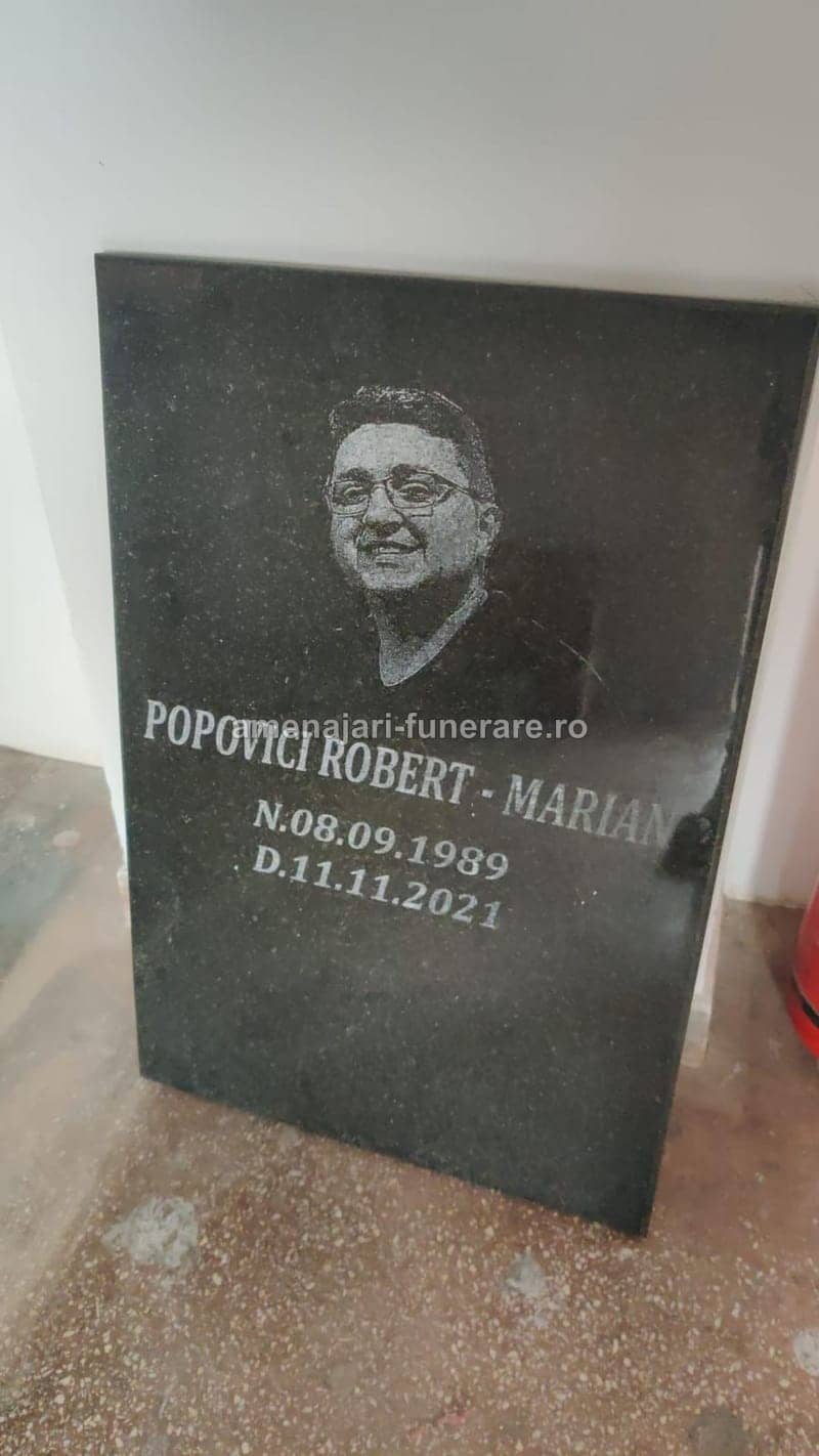 Portret laser cu fundal 003 - portret gravat laser pe granit la amenajari-funerare.ro