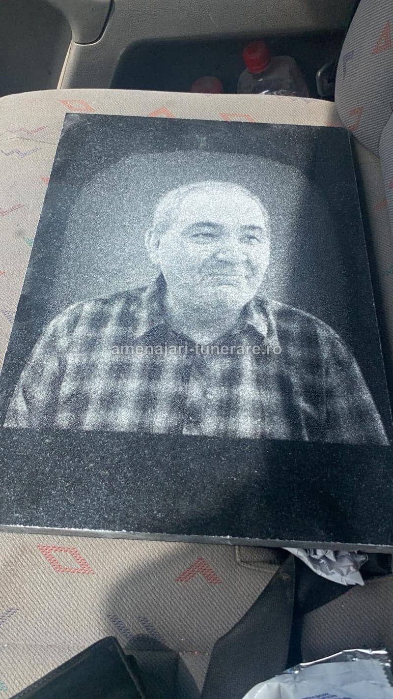 Portret gravat laser pe granit 037 - portret gravat laser pe granit la amenajari-funerare.ro
