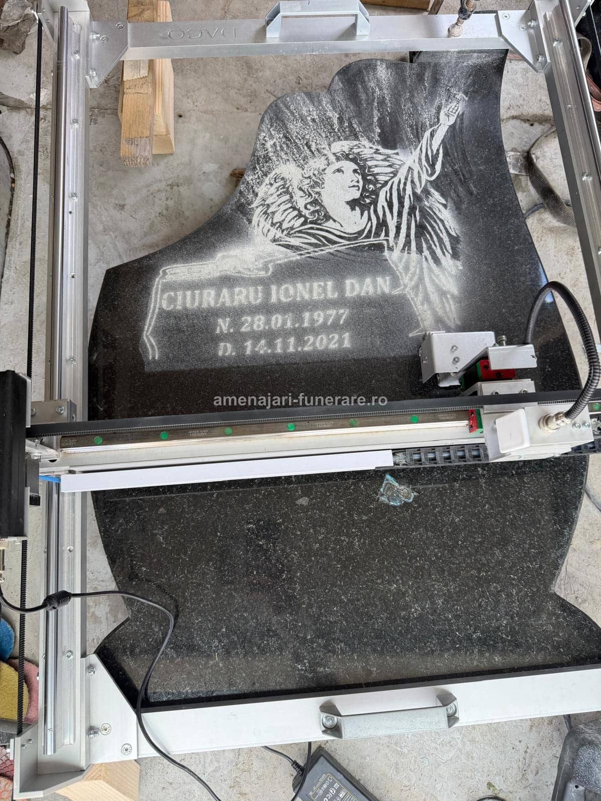 Portret laser detaliat 060 - portret gravat laser pe granit la amenajari-funerare.ro