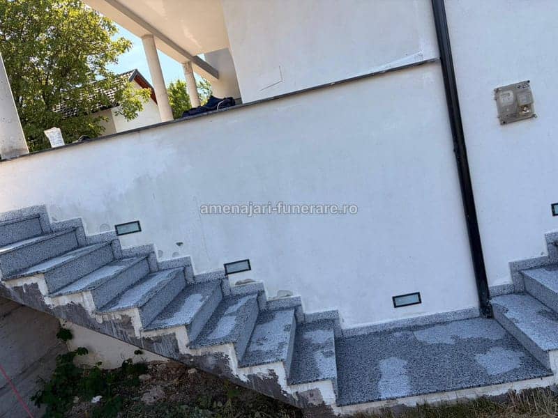 Trepte funerare din granit, model 6 - lucrare realizată de amenajari-funerare.ro