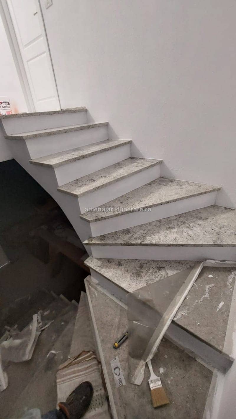 Trepte funerare din granit, model 17 - lucrare realizată de amenajari-funerare.ro