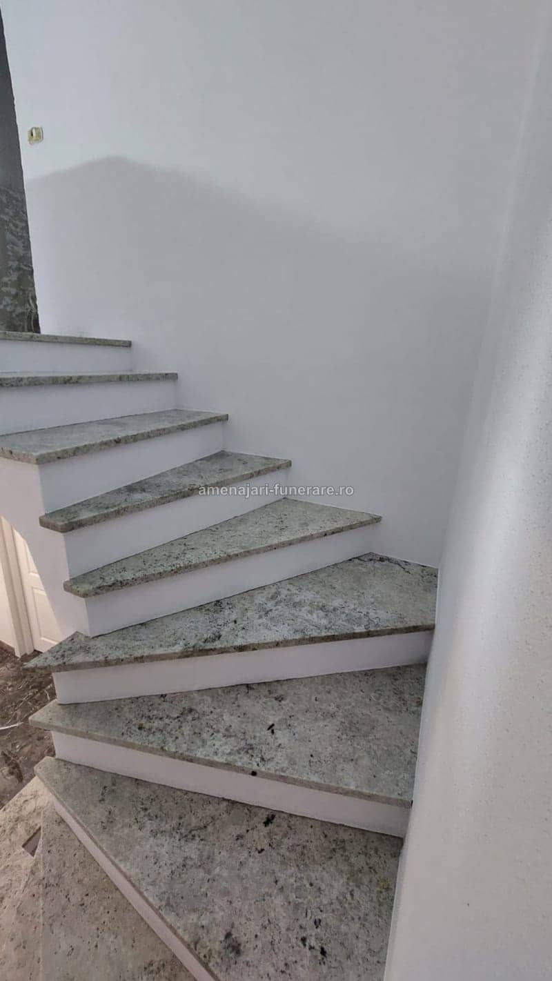 Trepte funerare din granit, model 21 - lucrare realizată de amenajari-funerare.ro
