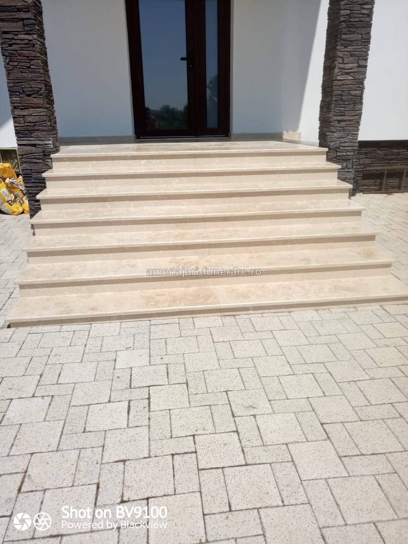 Trepte funerare din granit, model 26 - lucrare realizată de amenajari-funerare.ro