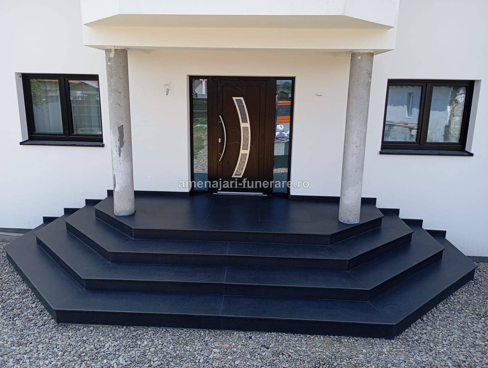Trepte funerare din granit, model 27 - lucrare realizată de amenajari-funerare.ro