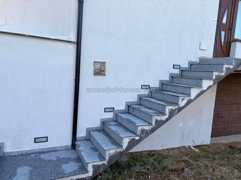 Trepte funerare din granit, model 30 - lucrare realizată de amenajari-funerare.ro