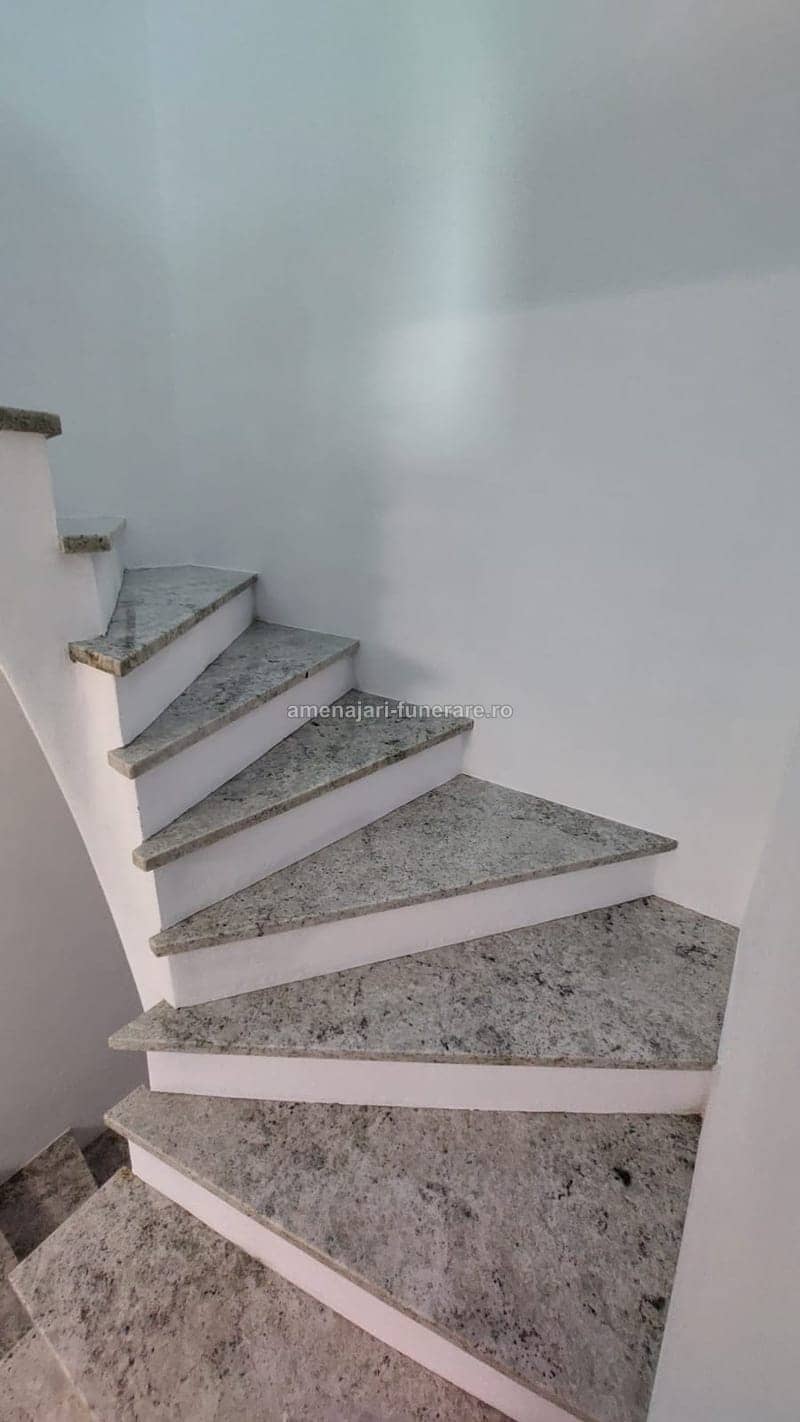 Trepte funerare din granit, model 34 - lucrare realizată de amenajari-funerare.ro