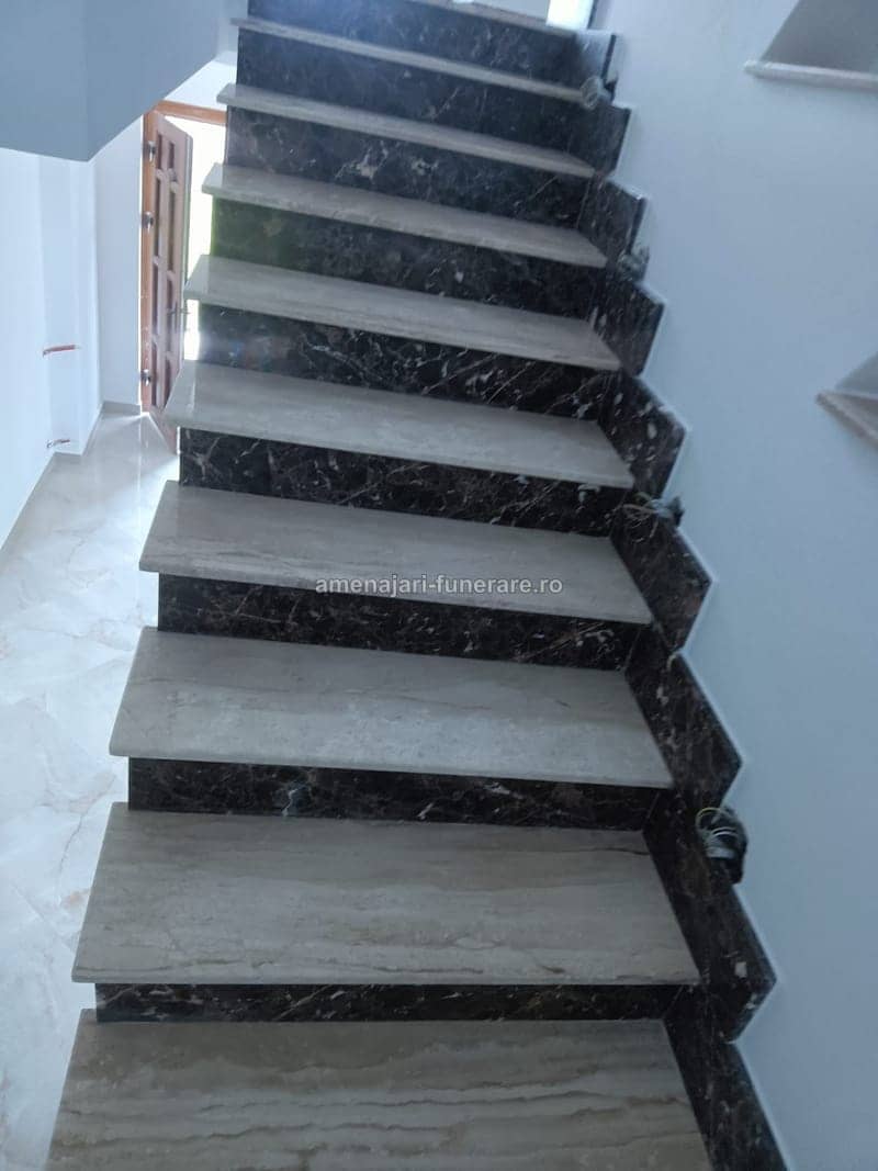 Trepte funerare din granit, model 40 - lucrare realizată de amenajari-funerare.ro