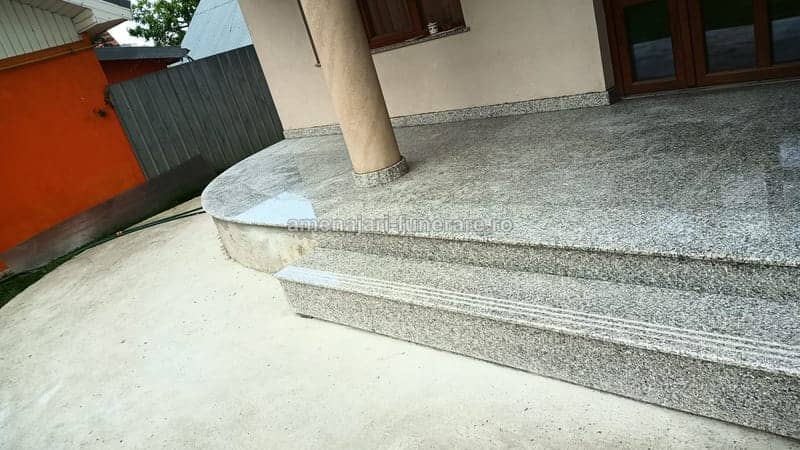 Trepte funerare din granit, model 42 - lucrare realizată de amenajari-funerare.ro