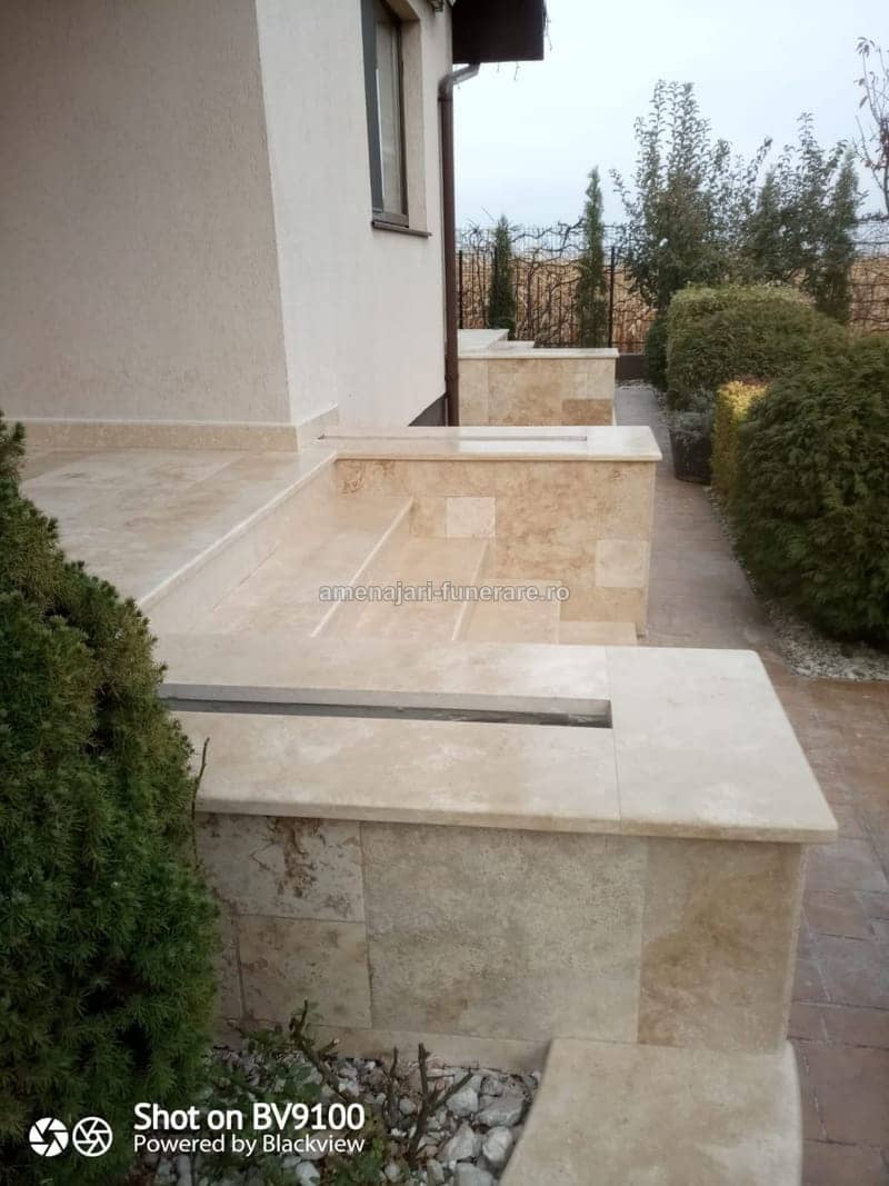 Trepte funerare din granit, model 45 - lucrare realizată de amenajari-funerare.ro