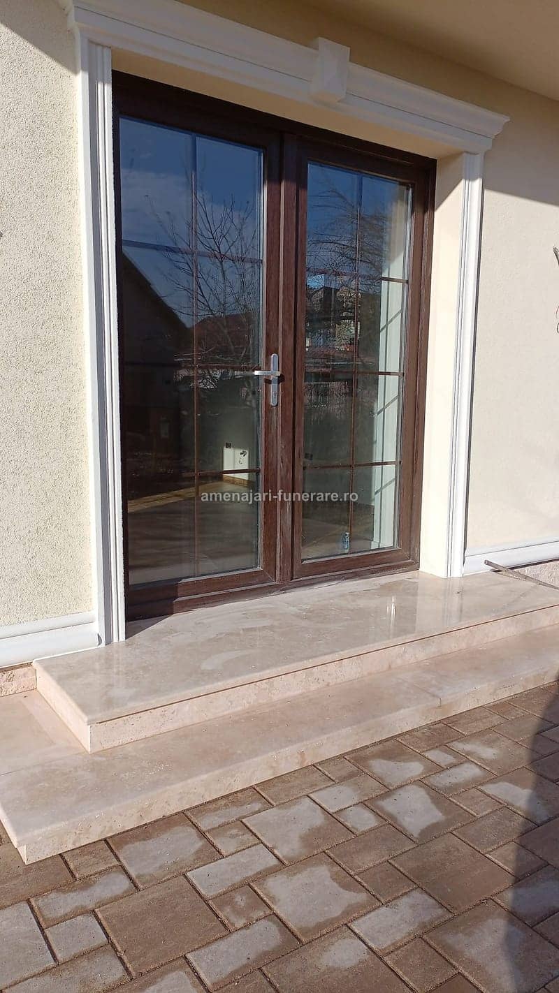 Trepte funerare din granit, model 47 - lucrare realizată de amenajari-funerare.ro