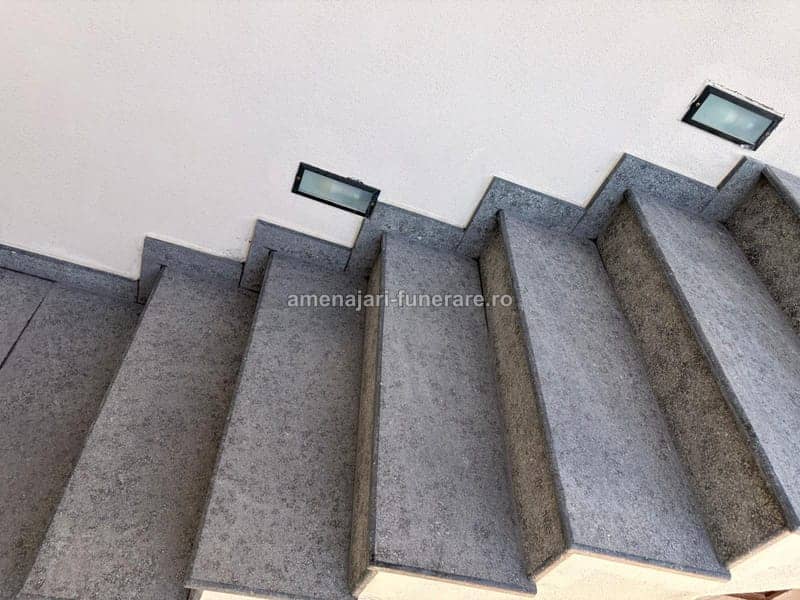 Trepte funerare din granit, model 48 - lucrare realizată de amenajari-funerare.ro