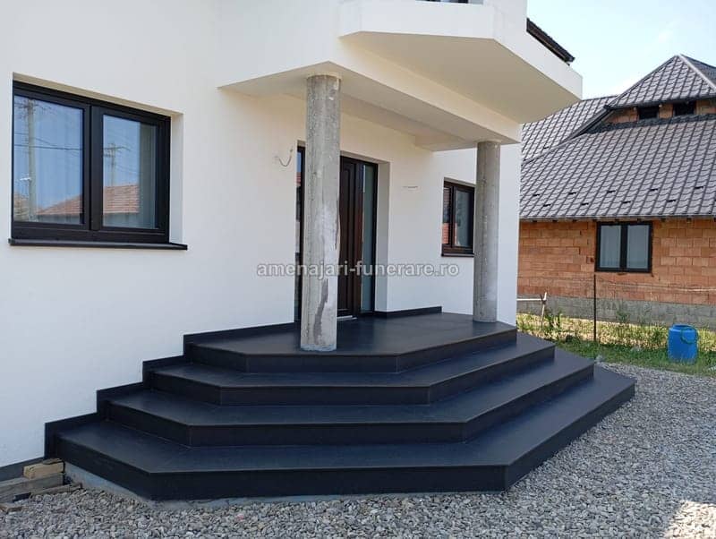 Trepte funerare din granit, model 50 - lucrare realizată de amenajari-funerare.ro