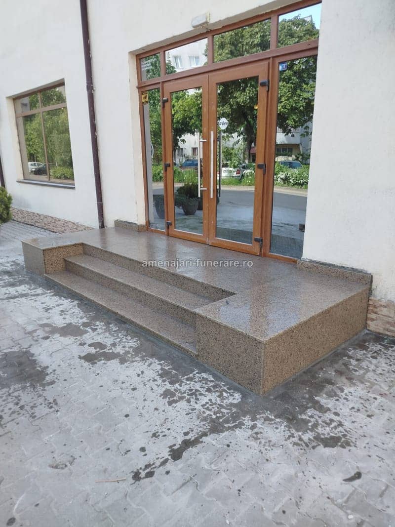 Trepte funerare din granit, model 56 - lucrare realizată de amenajari-funerare.ro