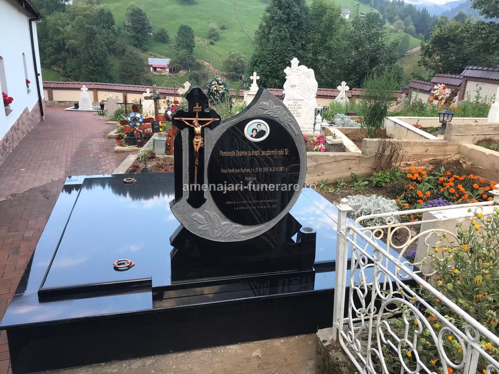 Cadru de mormânt din marmură și granit: tipuri, dimensiuni și cum îl alegi (cu sau fără monument) în 2026