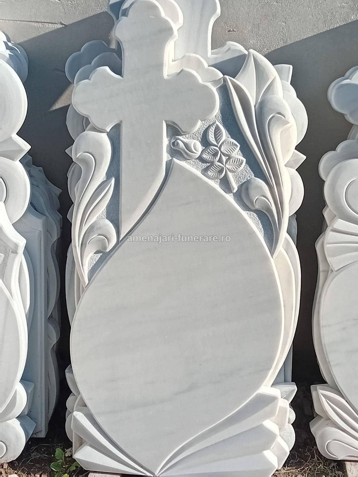Cruce marmură elegantă model 016 - cruce marmură pentru monument funerar la amenajari-funerare.ro