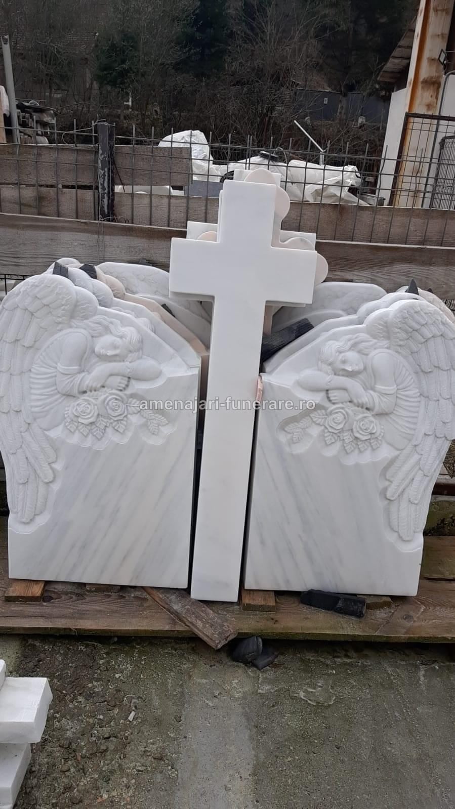 Ce material pentru cruce funerară: granit, marmură, lemn, metal