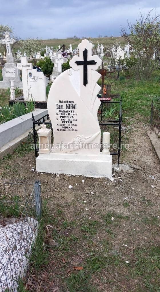 Cruce marmură elegantă model 051 - cruce marmură pentru monument funerar la amenajari-funerare.ro