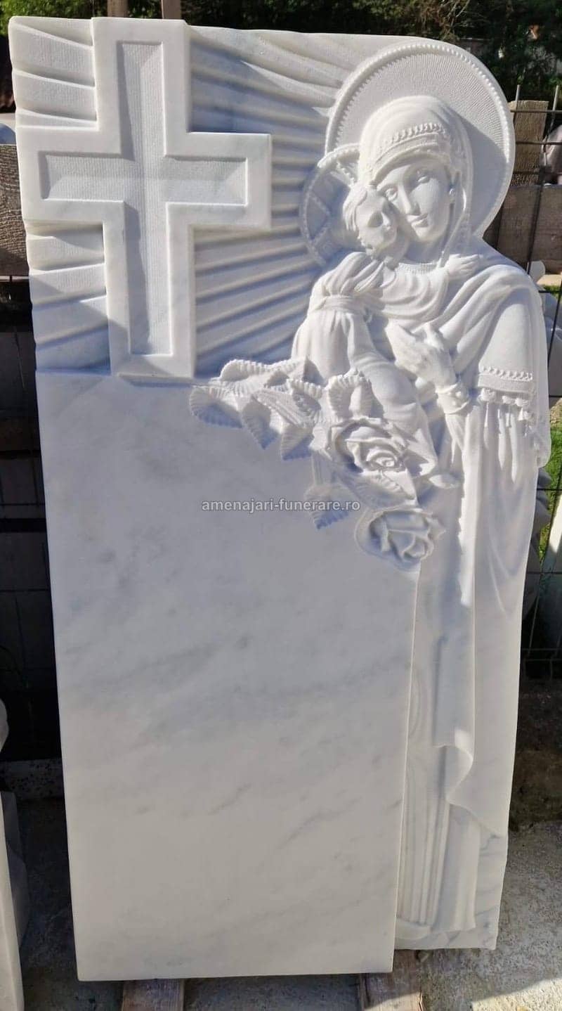 Cruce funerară din marmură albă, model 14 - lucrare realizată de amenajari-funerare.ro