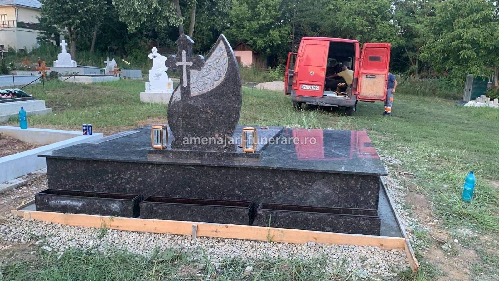 Granit Negru Galaxy pentru monumente funerare