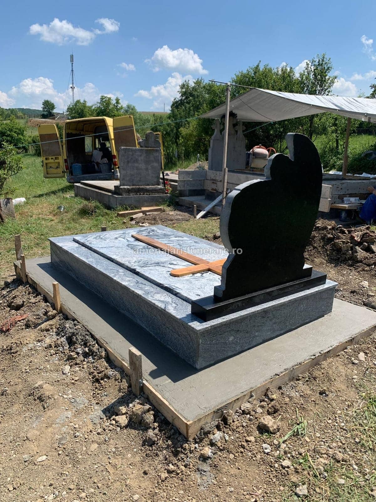 Cum alegi monumentul funerar potrivit: ghid complet 2026