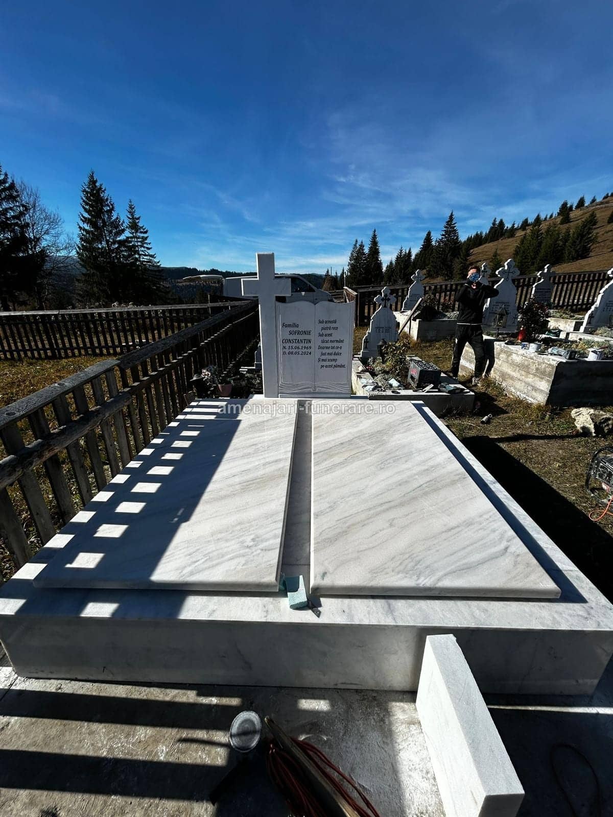 Ce să pun pe monument funerar: text, simboluri și elemente
