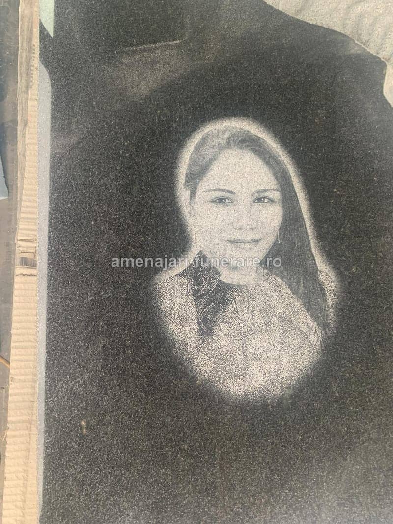 Portret laser premium 019 - portret gravat laser pe granit la amenajari-funerare.ro