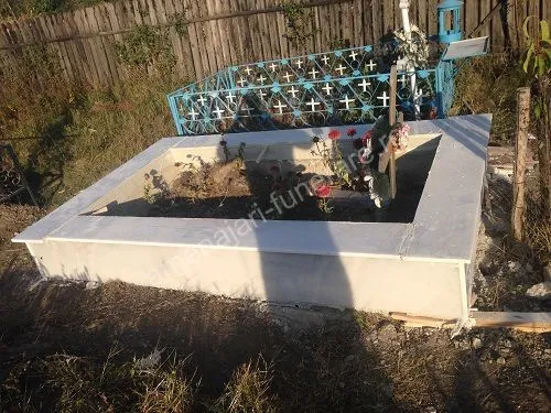 Cadru simplu pentru mormânt - executat în marmură la amenajari-funerare.ro