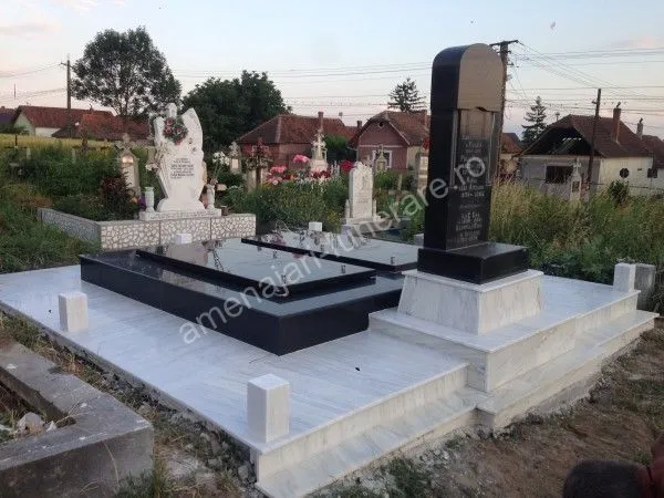 Cavou cu acoperiș plat și pereți - executat în marmură și granit la amenajari-funerare.ro