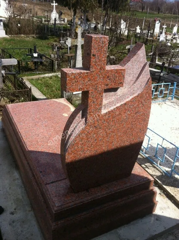 Cruce din granit roșu cu formă modernă - executat în granit la amenajari-funerare.ro