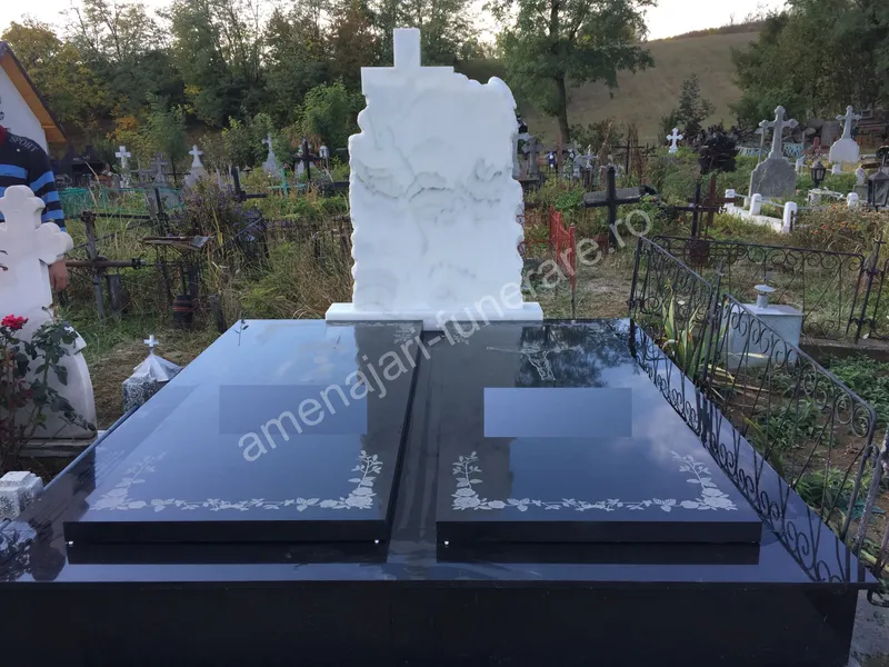 Cavou dublu cu placă centrală - executat în granit la amenajari-funerare.ro