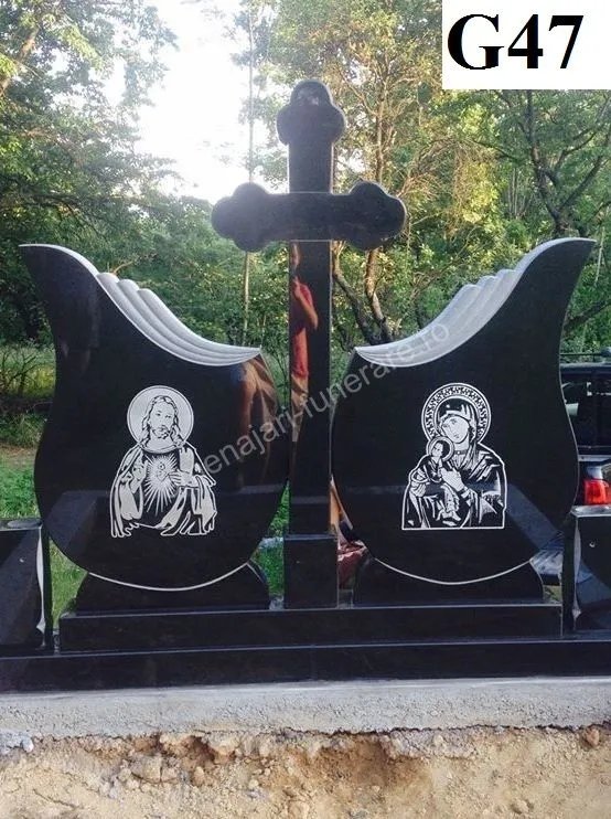 Monument cu icoane sculptate - executat în granit la amenajari-funerare.ro