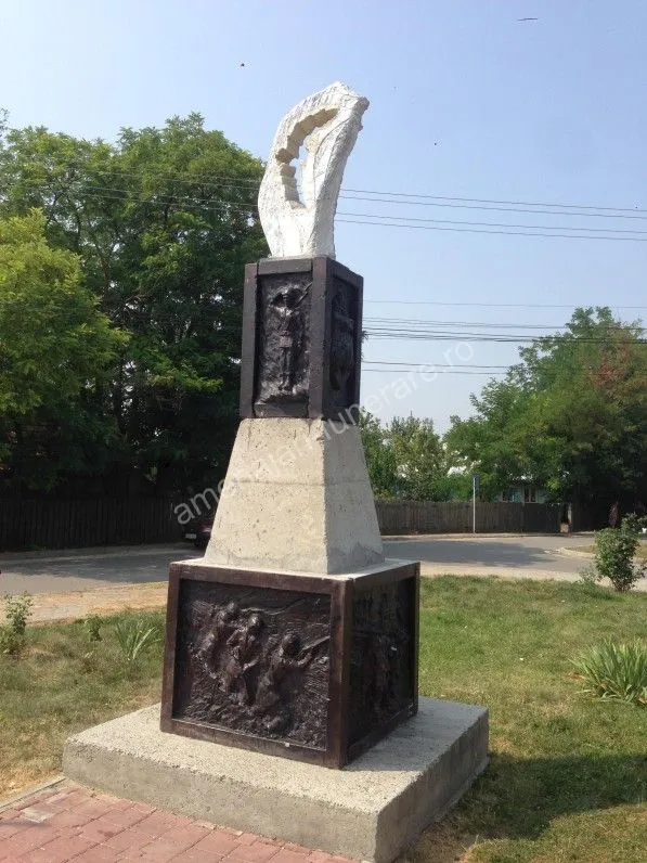 Monument cu sculptură abstractă - executat în marmură și granit la amenajari-funerare.ro