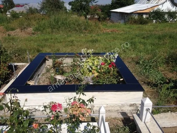 Cadru simplu pentru mormânt - executat în marmură și granit la amenajari-funerare.ro