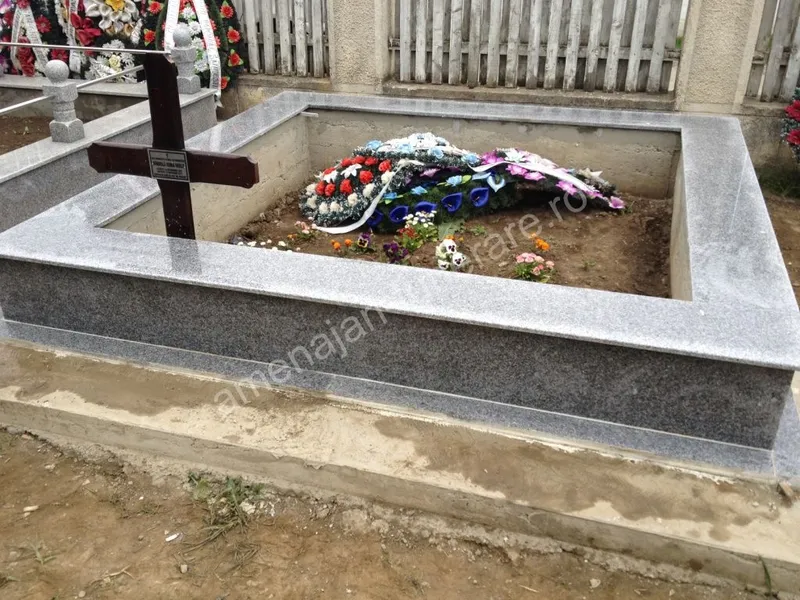 Cavou cu margini rotunjite - executat în granit la amenajari-funerare.ro