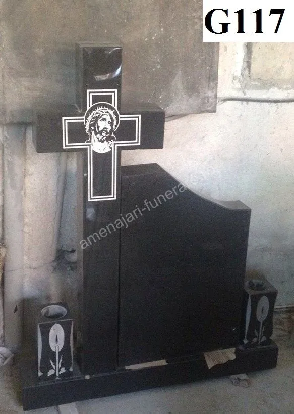 Monument cu cruce și portret sculptat - executat în granit la amenajari-funerare.ro