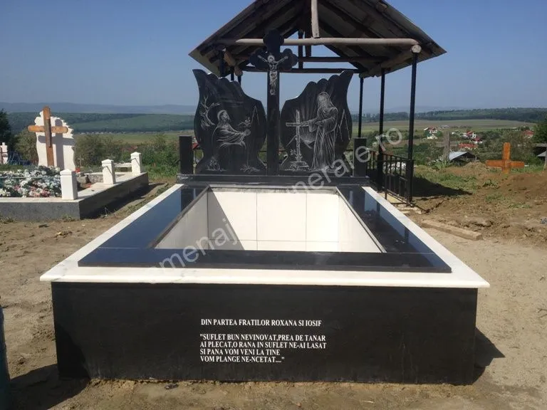 Cavou cu acoperiș și sculpturi - executat în marmură și granit la amenajari-funerare.ro
