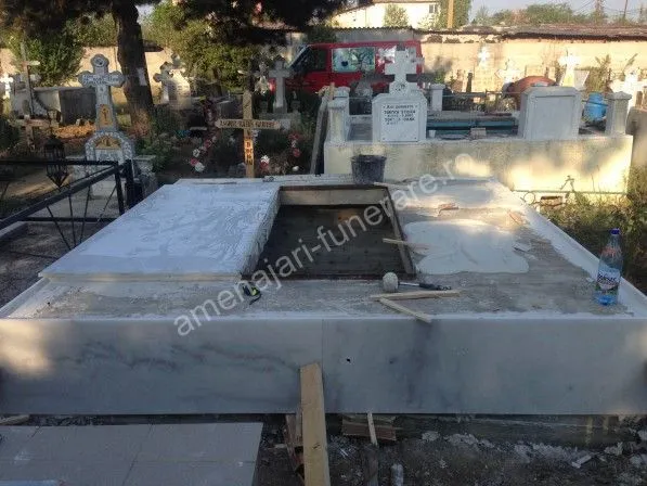 Cadru simplu pentru mormânt - executat în marmură la amenajari-funerare.ro